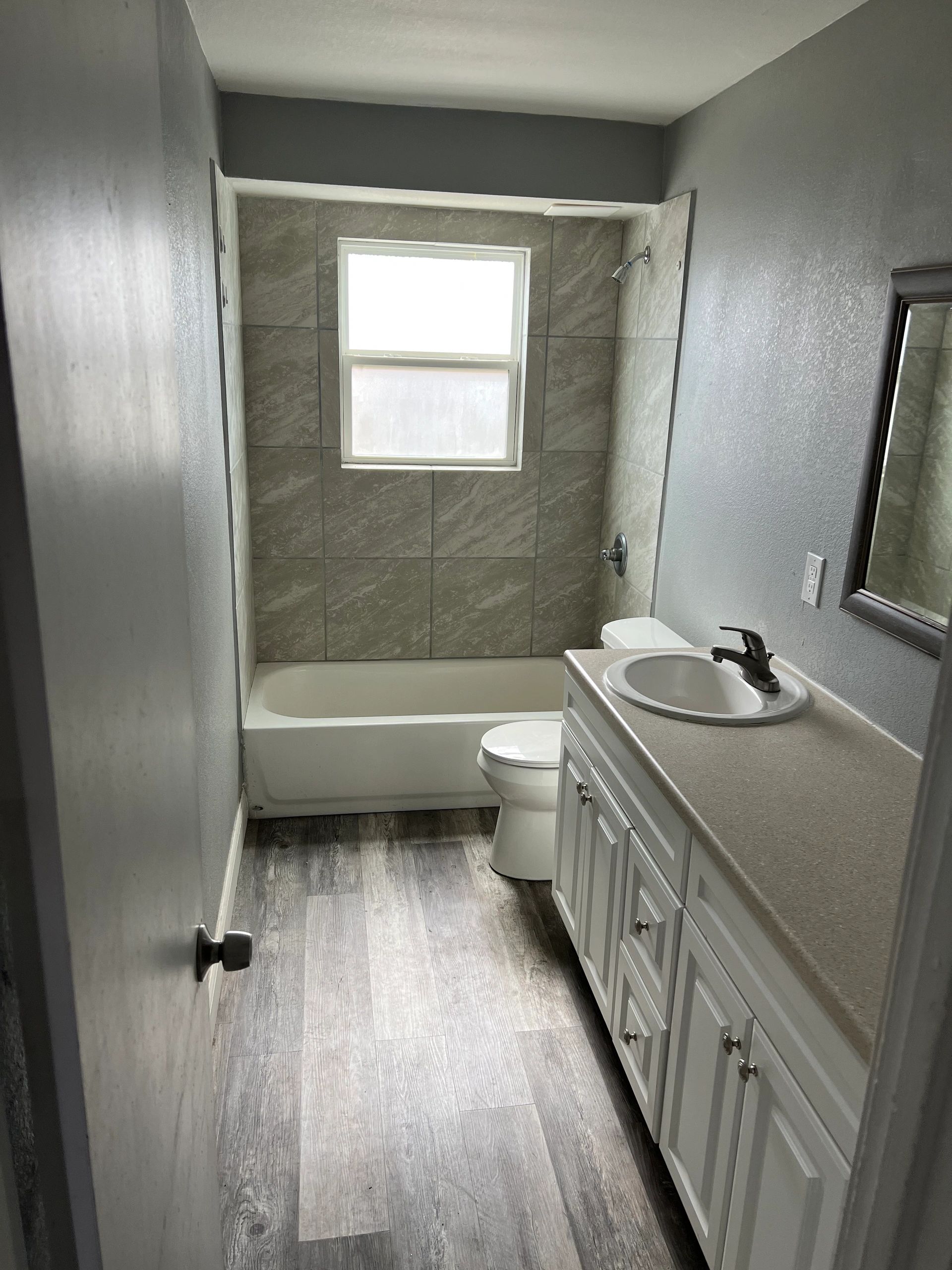 Tuscan Valley Apartments modern bathroom