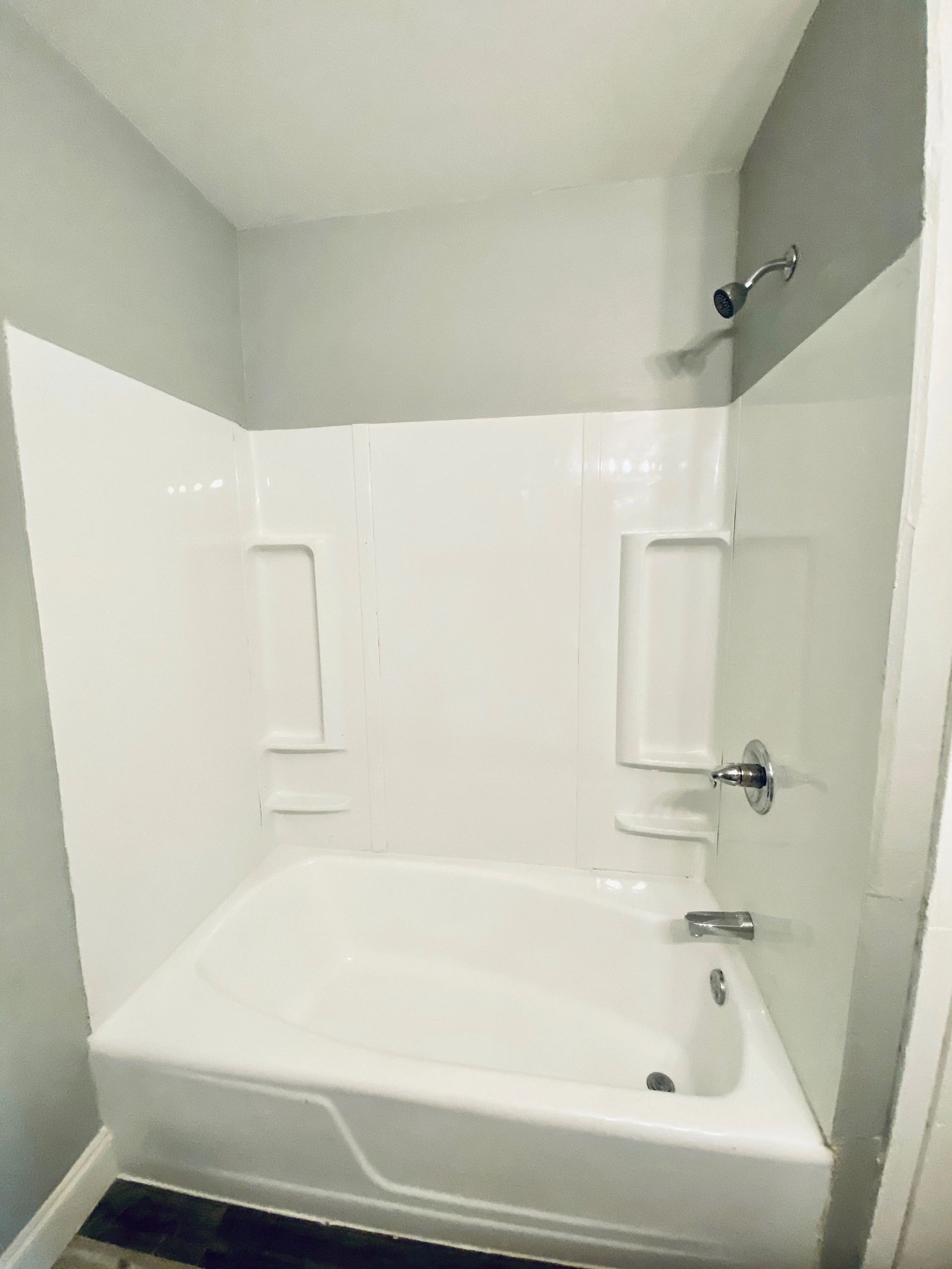 Tuscan Valley Apartments bathroom